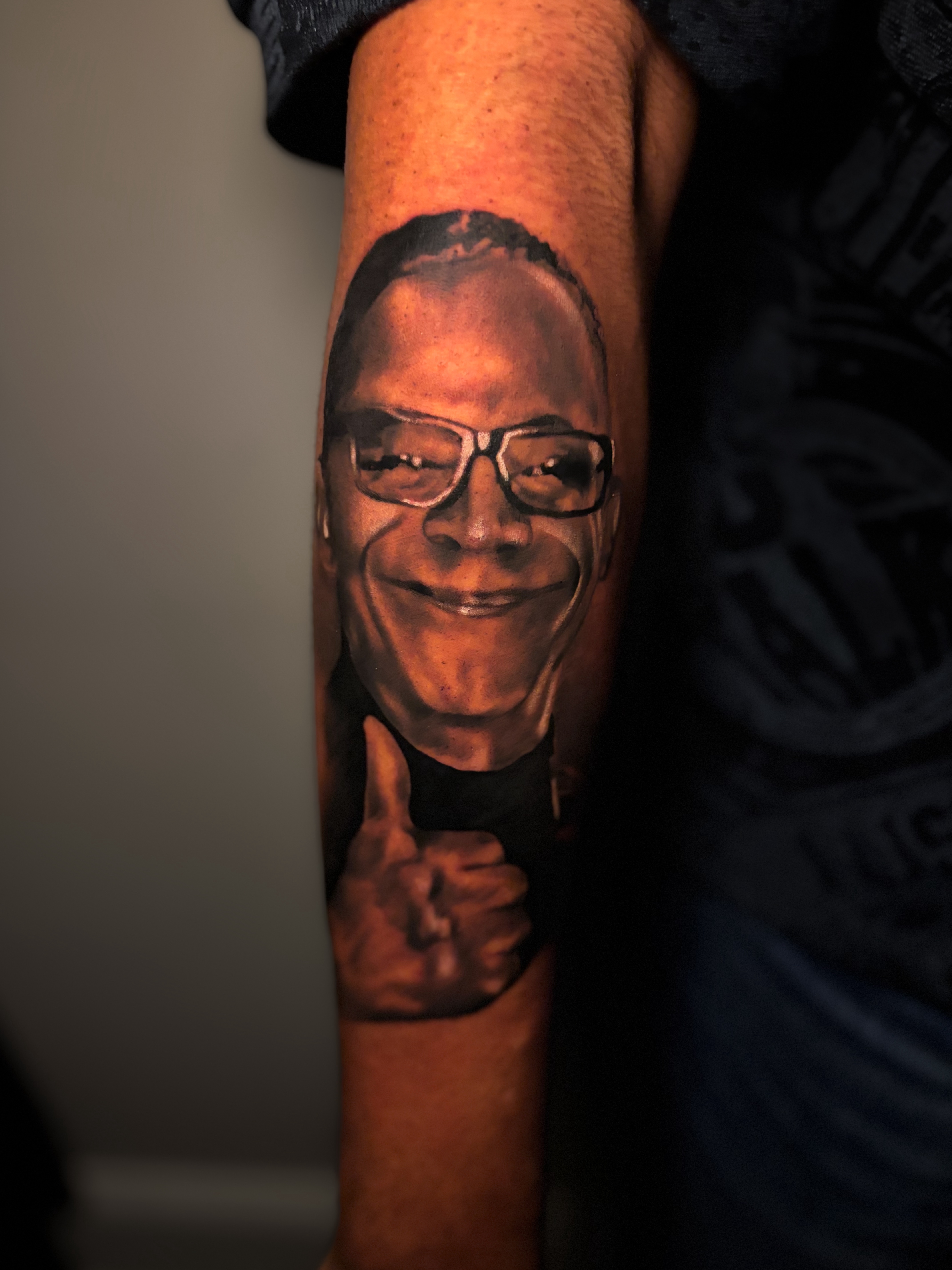 Realistic portrait of man with glasses tattoo